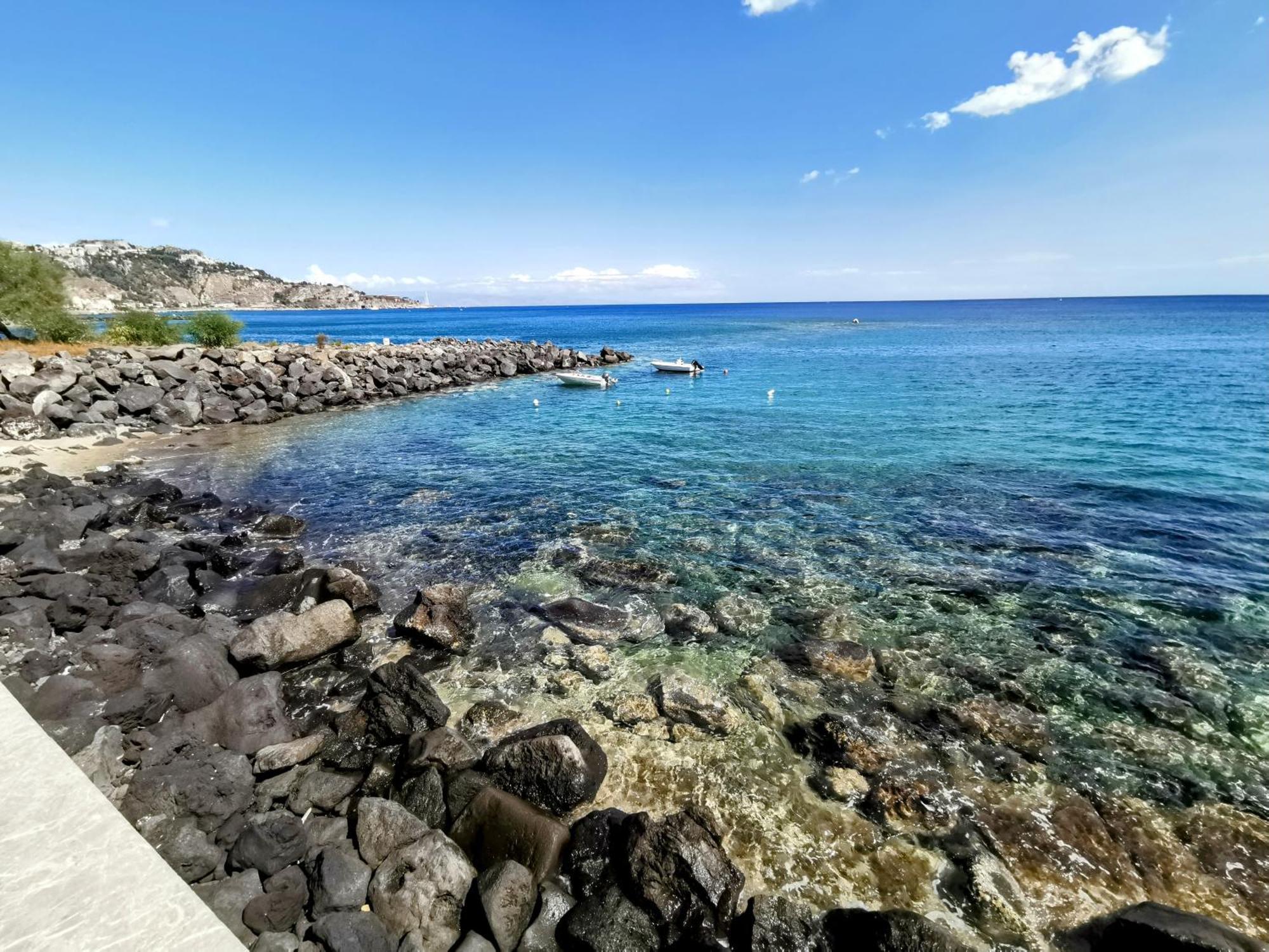 SUPER panorama & Astonishing apartment seaview Giardini Naxos Bagian luar foto