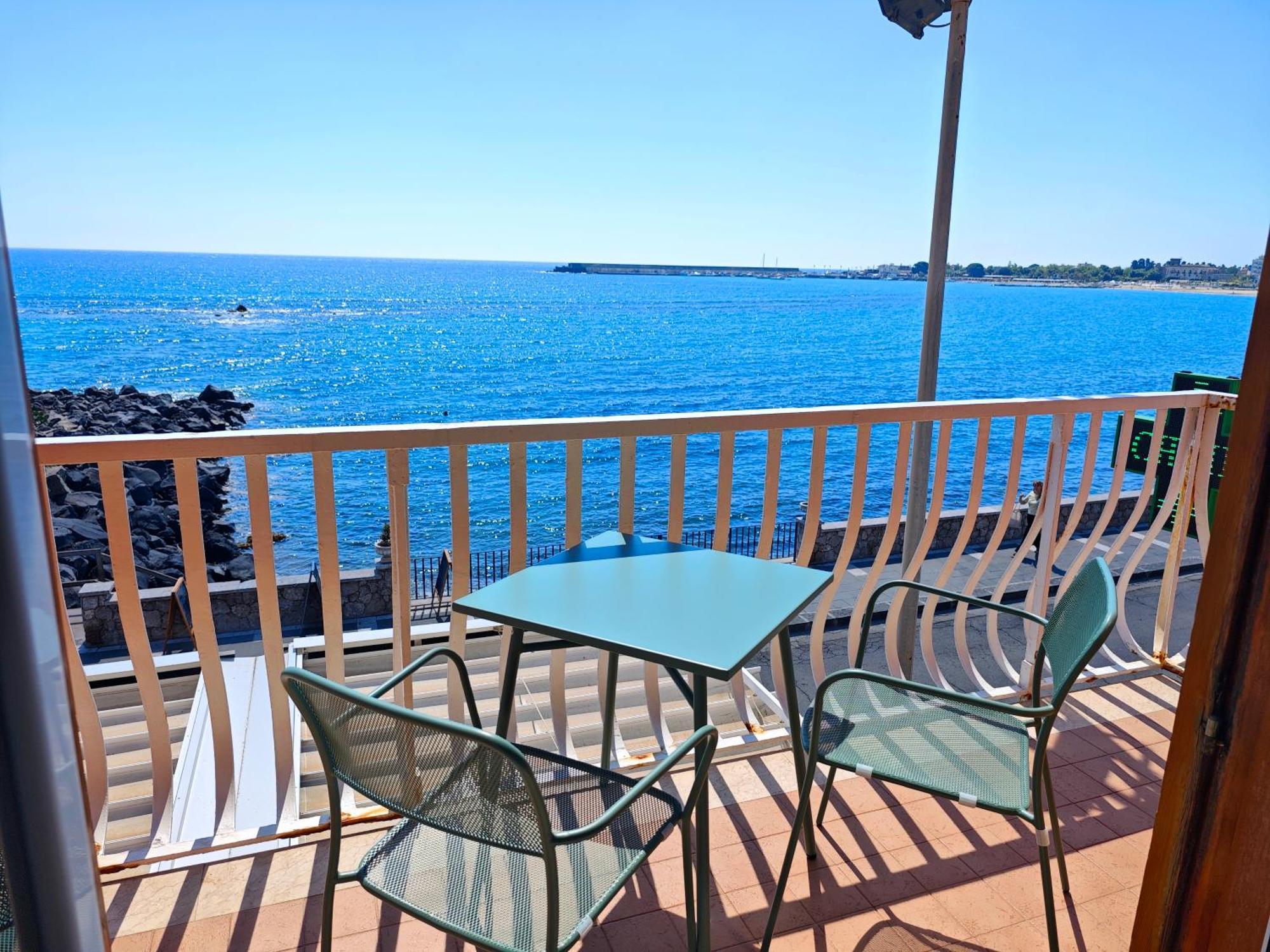 SUPER panorama & Astonishing apartment seaview Giardini Naxos Bagian luar foto