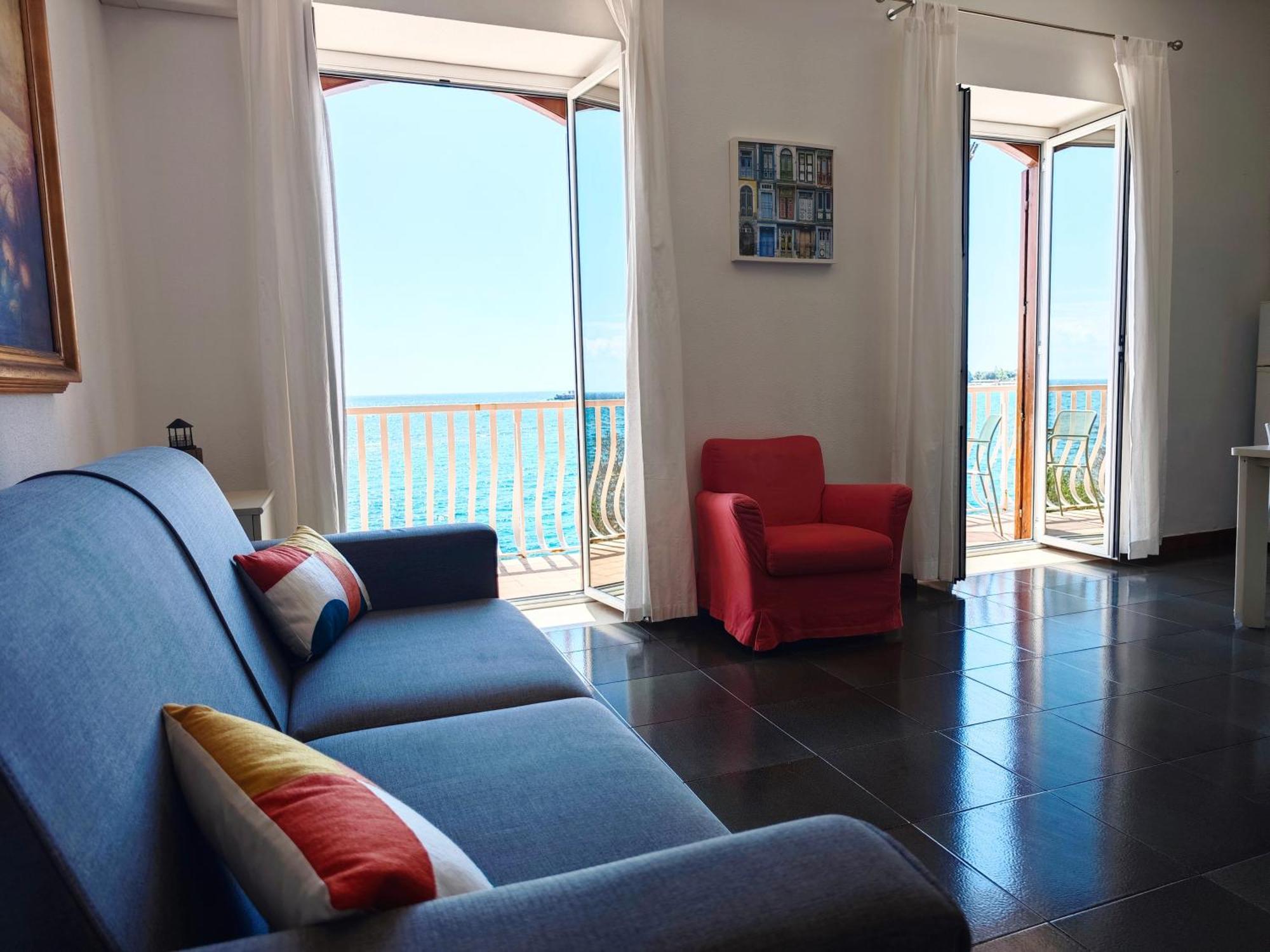 SUPER panorama & Astonishing apartment seaview Giardini Naxos Bagian luar foto