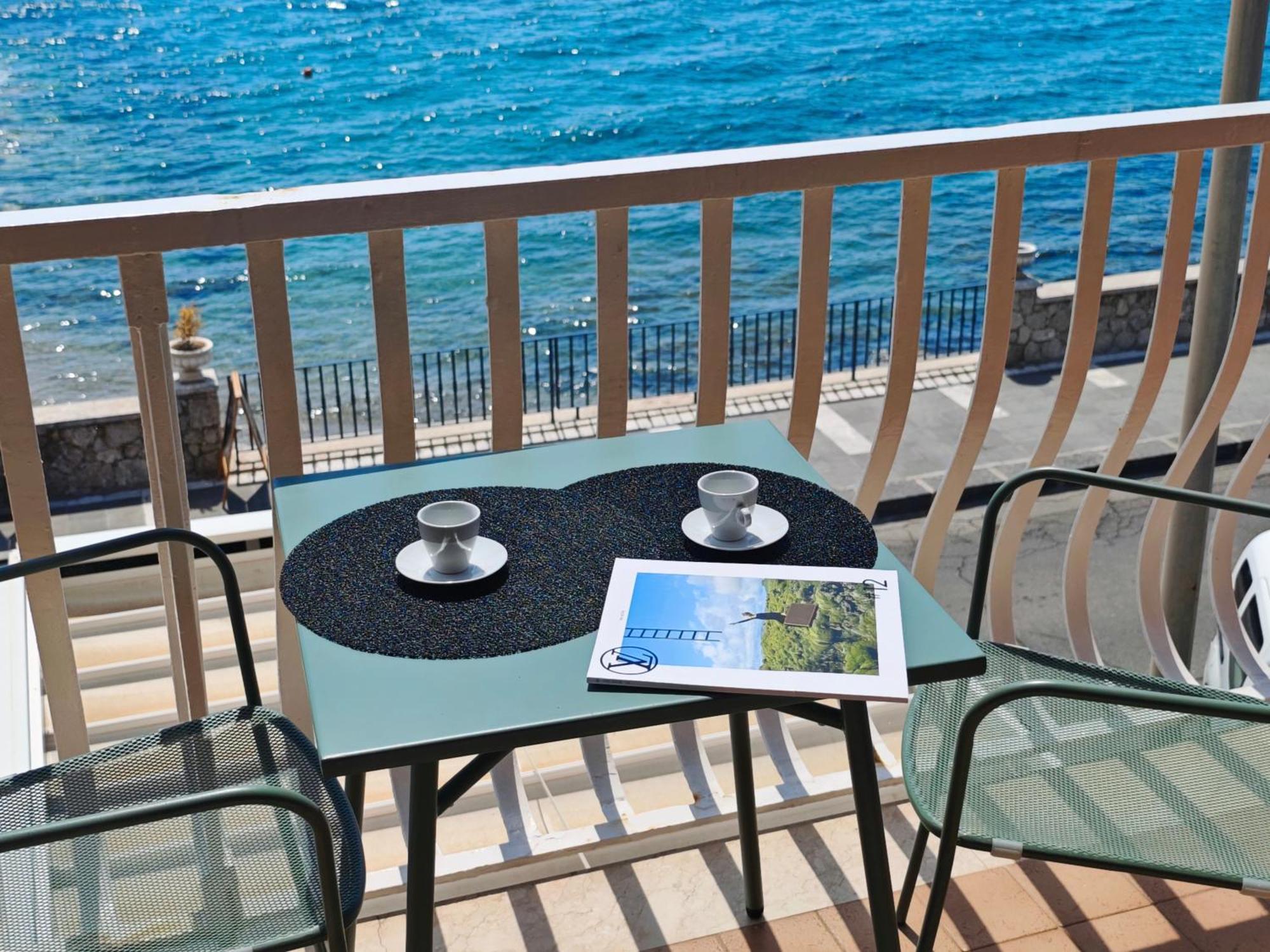 SUPER panorama & Astonishing apartment seaview Giardini Naxos Bagian luar foto