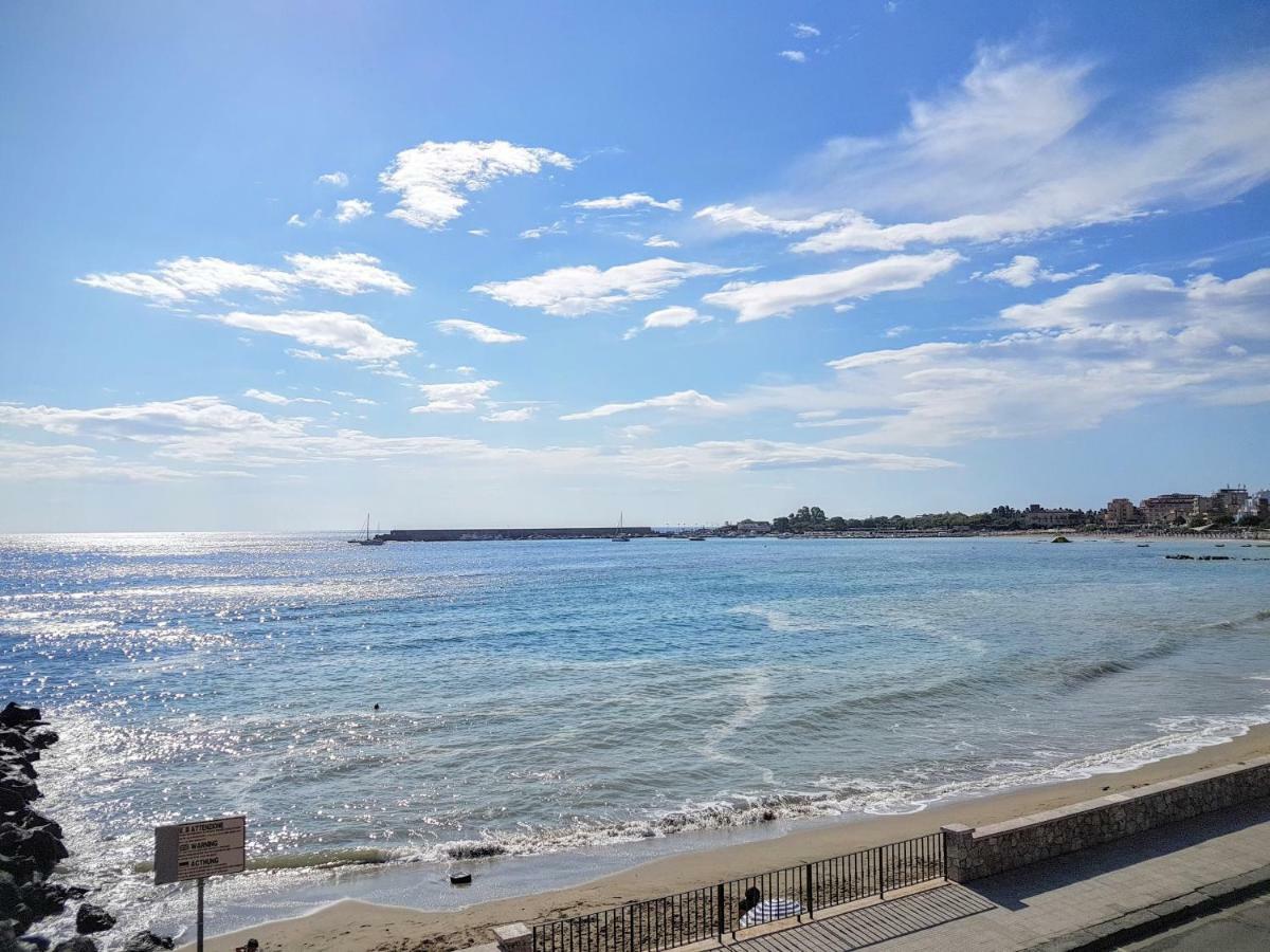SUPER panorama & Astonishing apartment seaview Giardini Naxos Bagian luar foto