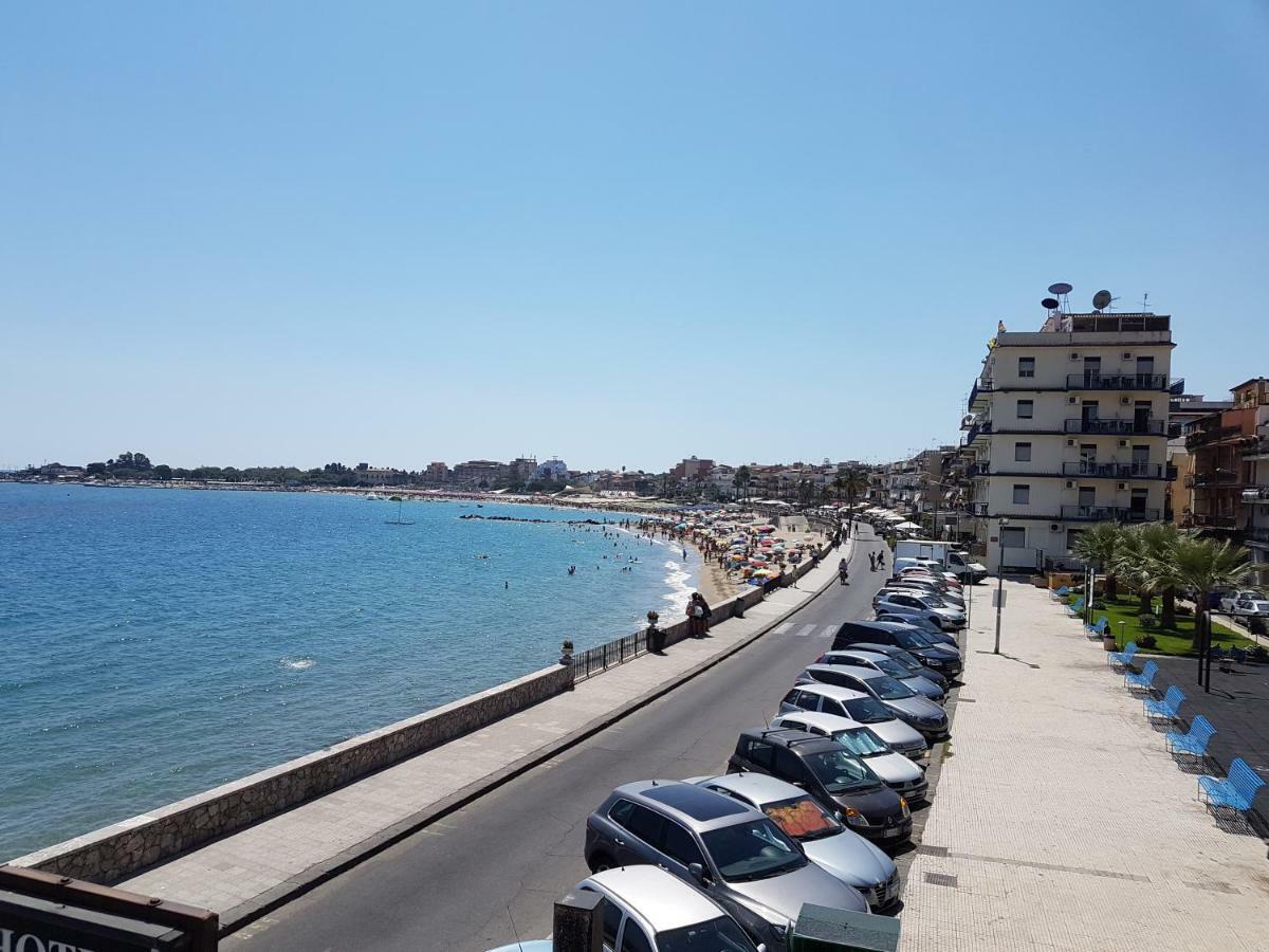 SUPER panorama & Astonishing apartment seaview Giardini Naxos Bagian luar foto